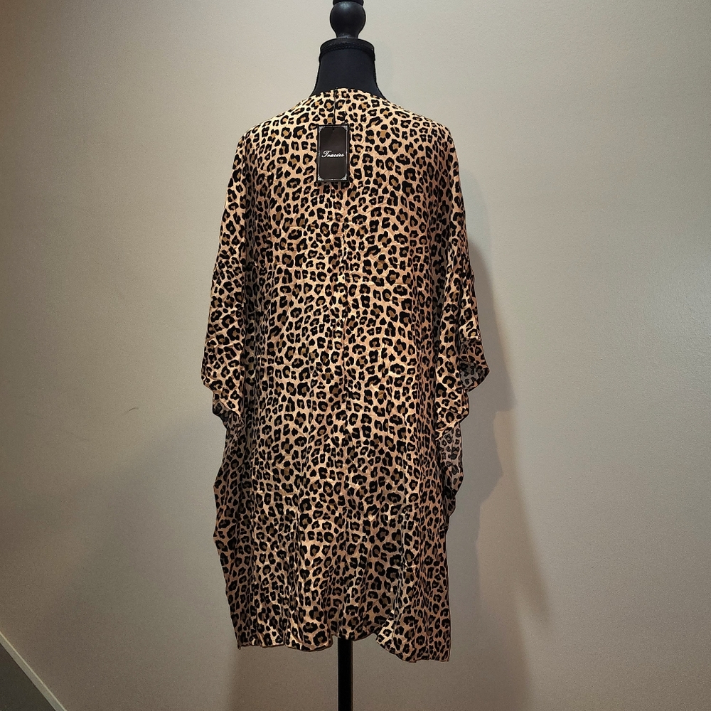 Tracies High Low Cheetah Print Top - Picture 2 of 3